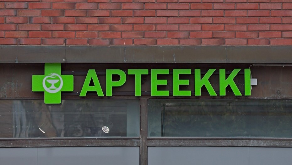 Вывеска аптеки в Вантаа, Финляндия. Вывеска аптеки в Вантаа, Финляндия.