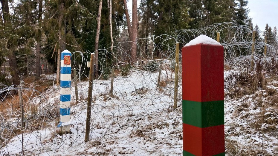 Пограничные столбы на границе России и Финляндии. Пограничные столбы на границе России и Финляндии.