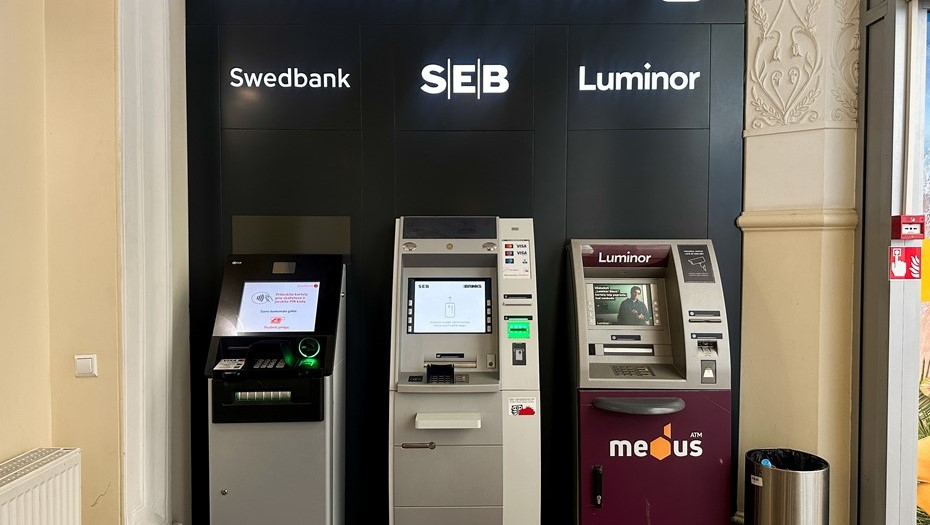 Банкоматы в Каунасе, Литва.