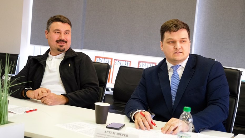 Артём Зверев (справа), генеральный директор группы компаний my ort, координатор местного Петроградского отделения ЛДПР, аспирант кафедры международной экономики РАНХиГС;