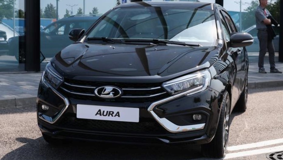 Власти Петербурга закупают 40 чёрных автомобилей Lada Aura за 108 млн рублей