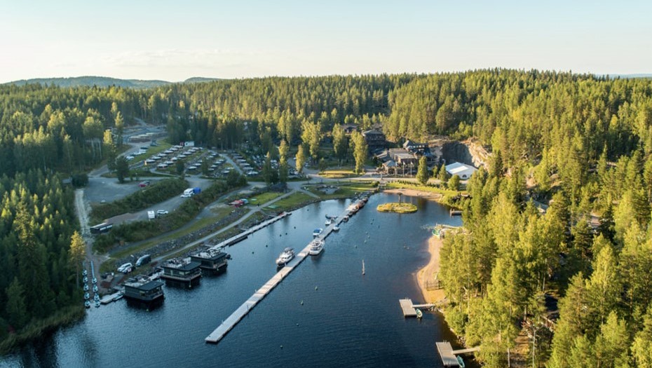 Вид с озера Сайма на спа-отель 