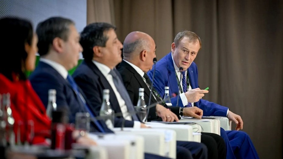 Губернатор Ленобласти Александр Дрозденко на пленарном заседании "ИННОПРОМ. Центральная Азия 2026"