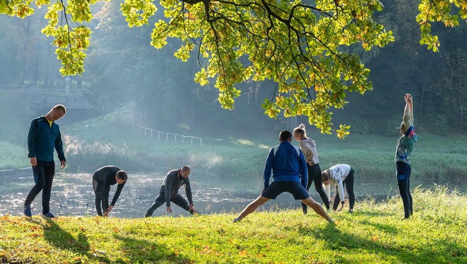 Любители спорта и здорового образа жизни часто выходят на занятия в парки в России
