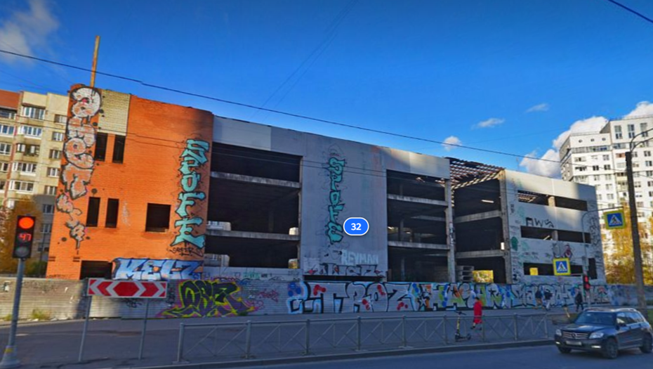 Недостроенный ТЦ на проспекте Энтузиастов в Петербурге будет снесён по решению суда