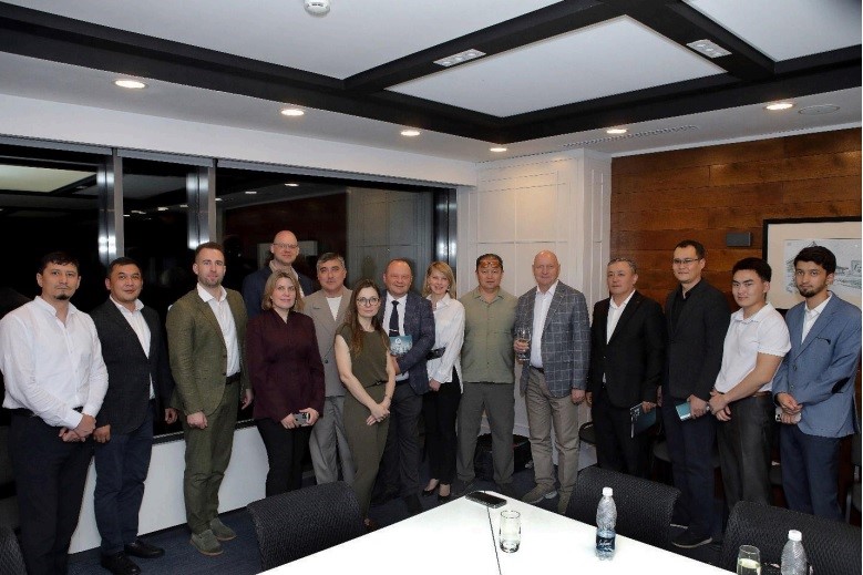 Участники ассамблеи с экспертами ГК "ИРБИС"