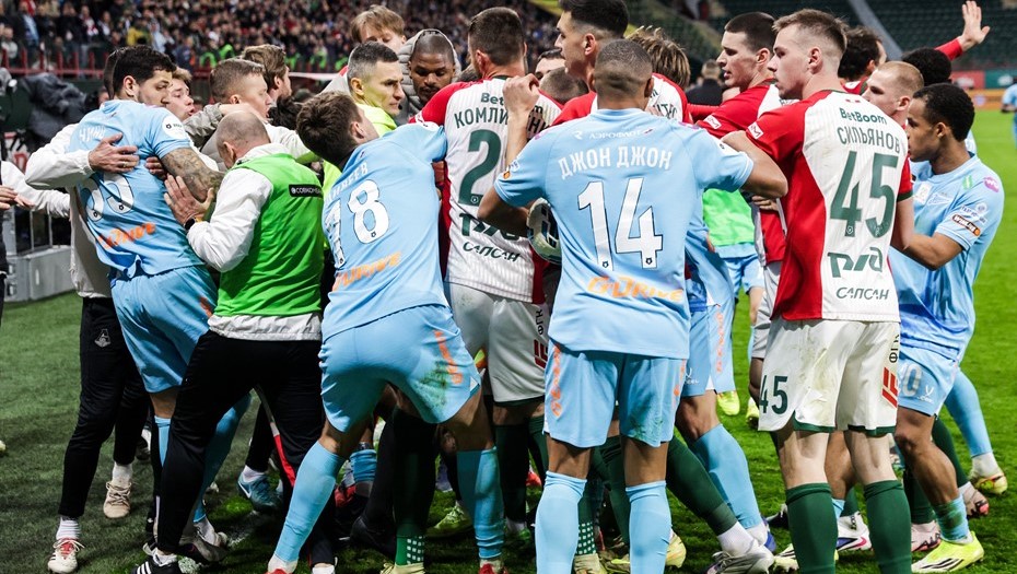 Российская премьер-лига. "Локомотив" (Москва) - "Зенит" (Санкт-Петербург). Игроки после окончания матча. 