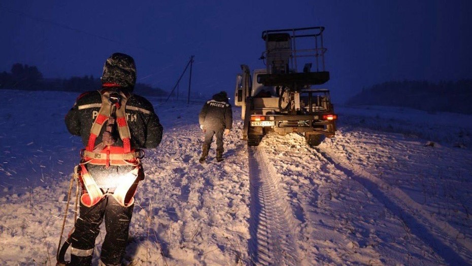 Апрельский снег в Ленобласти, энергетики устраняют последствия