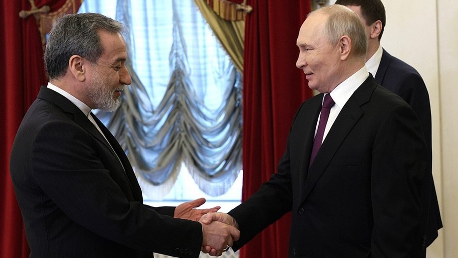 Министр иностранных дел Ирана Аббас Аракчи и президент РФ Владимир Путин 