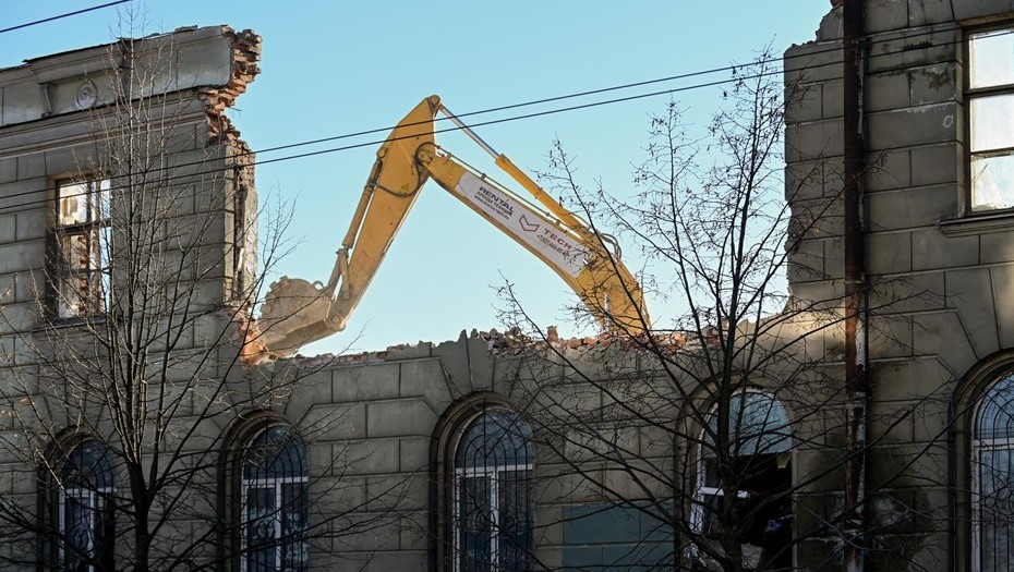 Снос здания НИЦ РВиА на Хрустальной, 1.