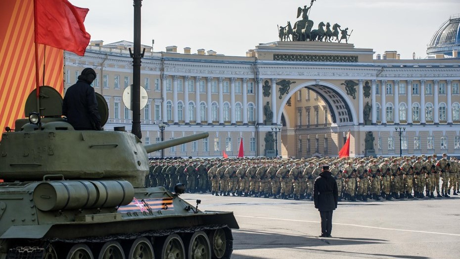Репетиция парада Победы на Дворцовой площади в Петербурге.