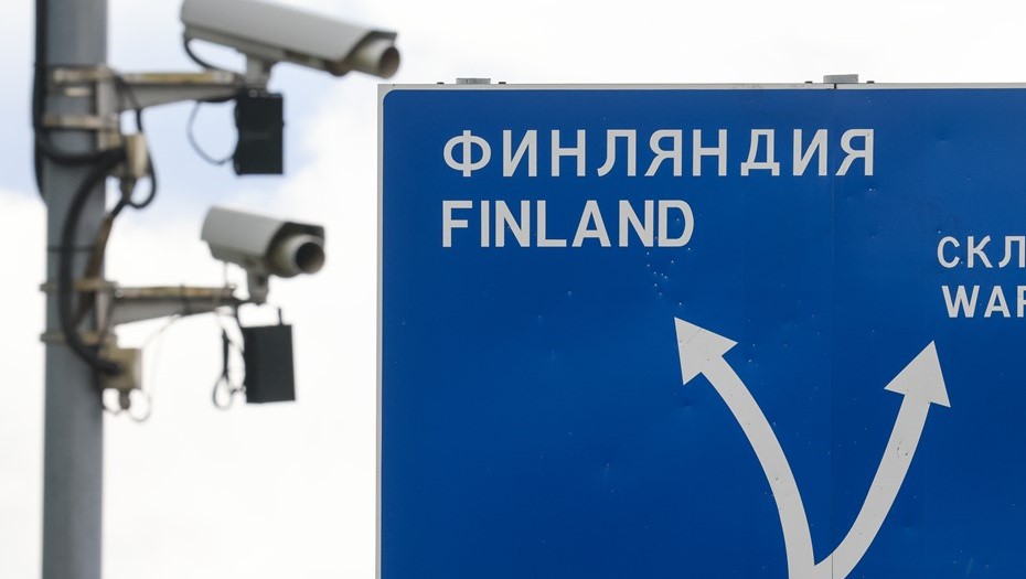 Дорожный указатель на границе России с Финляндией.