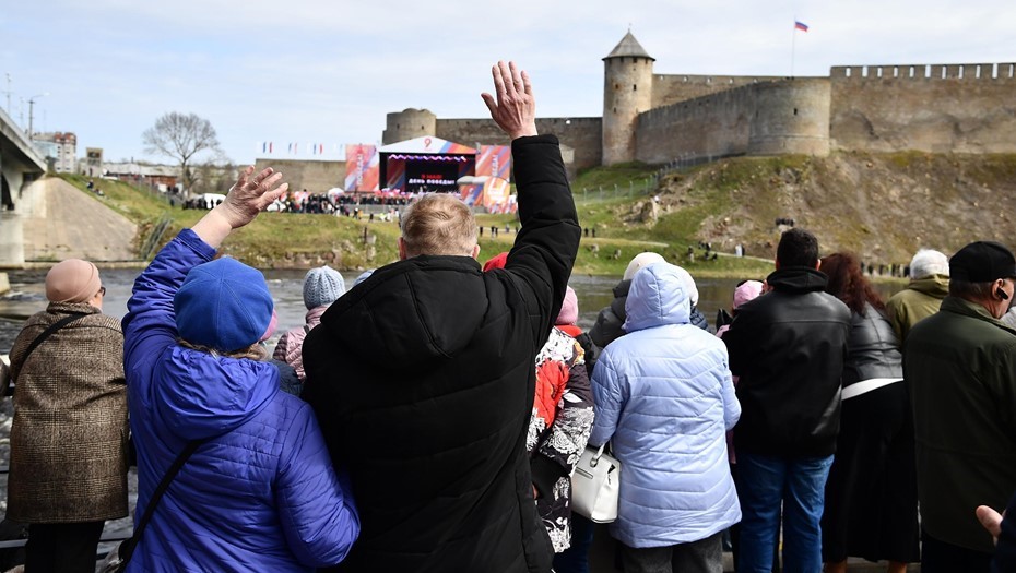 Эстонские зрители российского концерта на День Победы. 9 мая 2024 года.