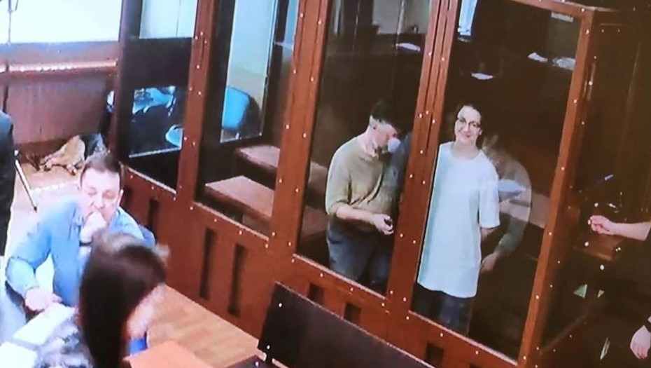 Бывшая руководитель ЦУР Петербурга Елена Никитина (справа).