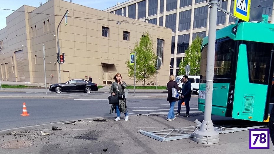 ДТП с участием рейсового автобуса в центре Петербурга.