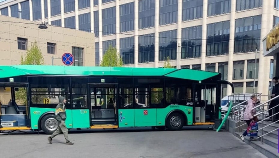 ДТП с участием рейсового автобуса в центре Петербурга.