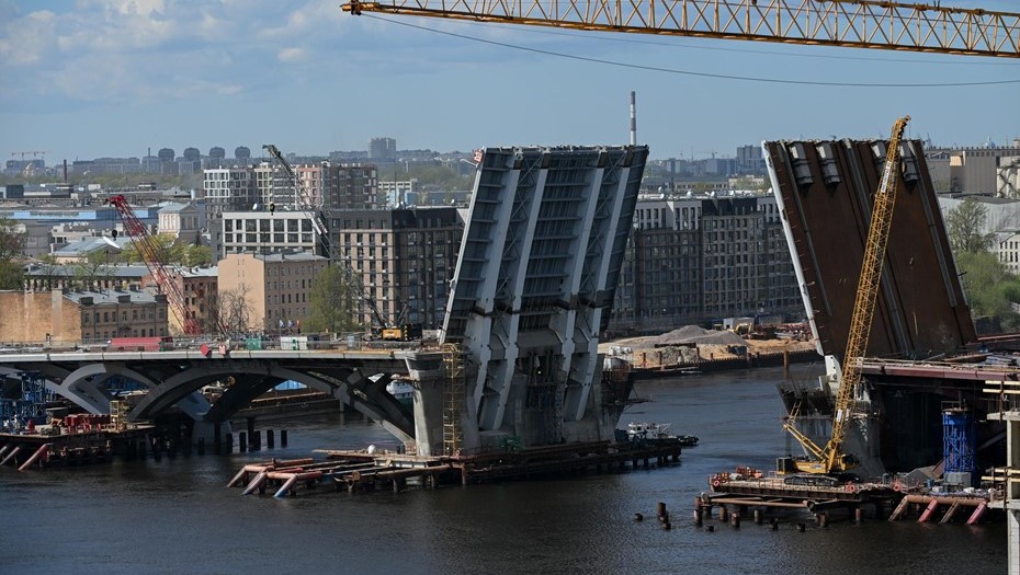 Строительство  Большого Смоленского моста.