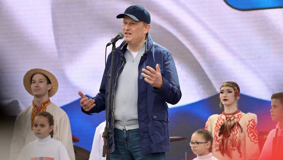 Губернатор Ленинградской области Александр Дрозденко на фестивале "Корюшка зовёт" Губернатор Ленинградской области Александр Дрозденко на фестивале "Корюшка зовёт"