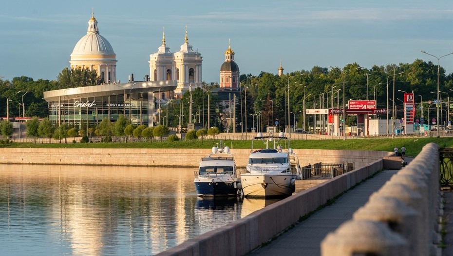 Свято-Троицкая Александро-Невская Лавра. Синопская набережная.