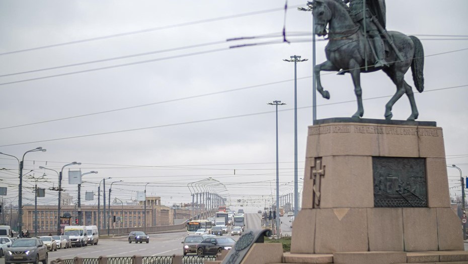 Вид на мост Александра Невского Вид на мост Александра Невского