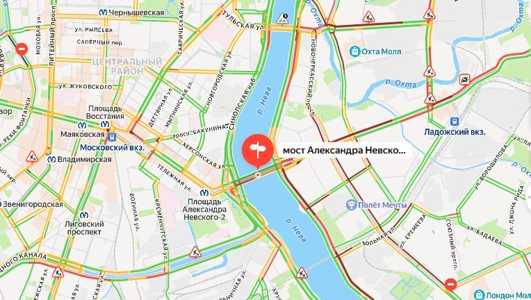 Пробка перед мостом Александра Невского в Петербурге утром 18 мая 2026 года 