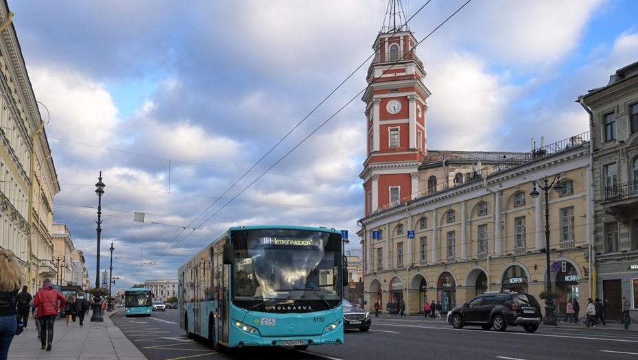Невский проспект. Здание Городской думы с башней. Невский проспект. Здание Городской думы с башней.
