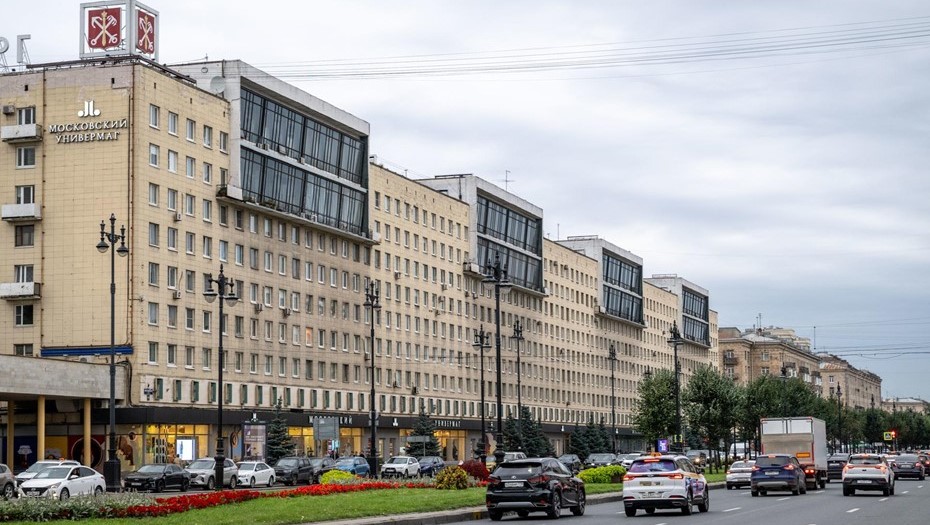 Универмаг "Московский" на Московском проспекте.