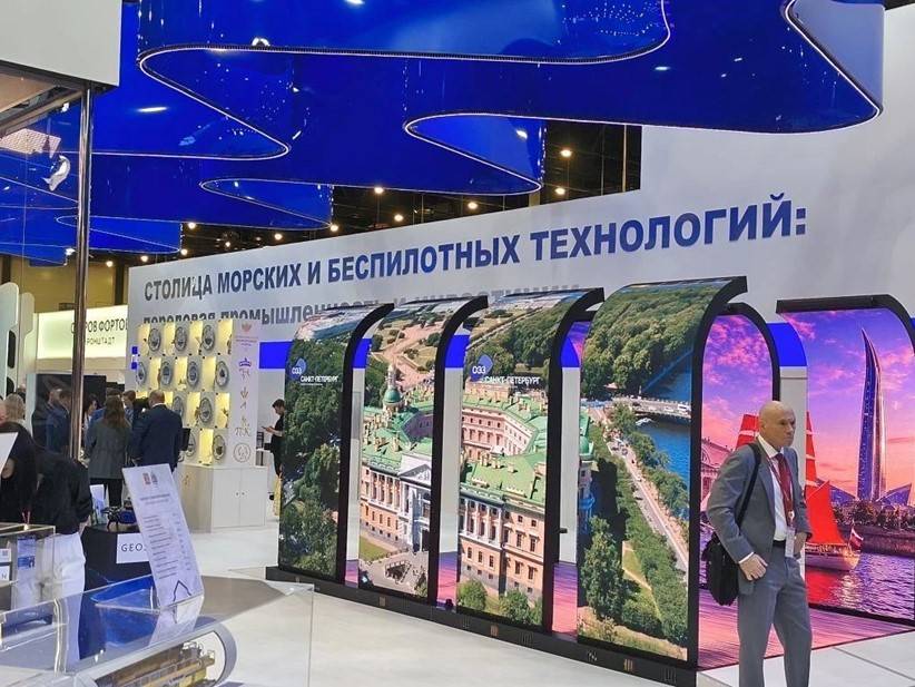 Стенд беспилотных технологий Петербурга на ПМЭФ-2026