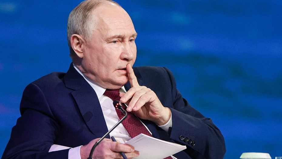 Президент РФ Владимир Путин во время пленарного заседания в рамках XXIX Петербургского международного экономического форума на территории конгрессно-выставочного центра (КВЦ) "Экспофорум". 

