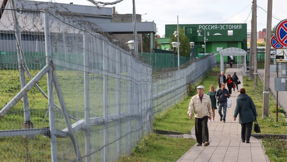Пограничный пункт Ивангород на границе РФ и Эстонии. Ленинградская область, Россия.