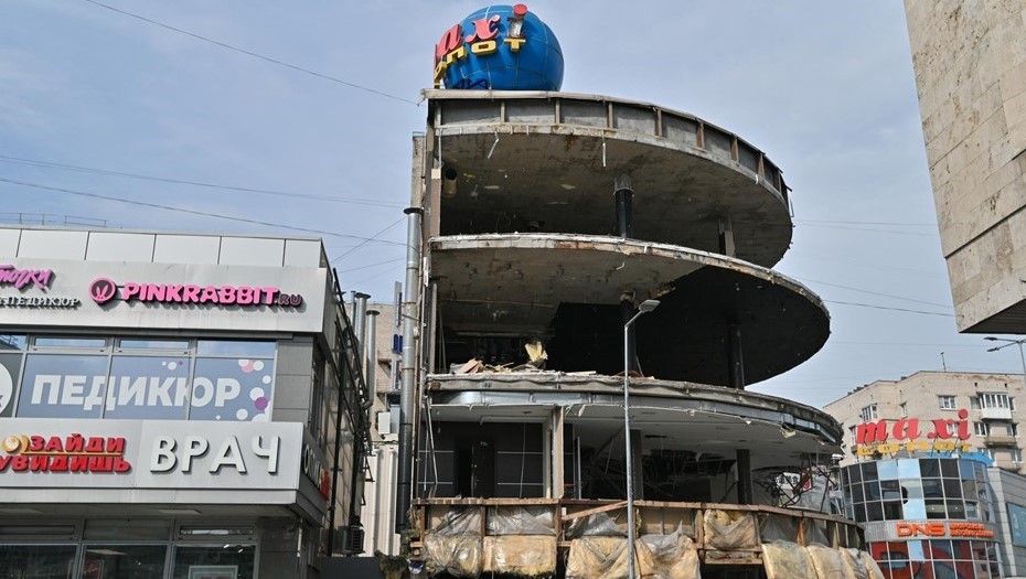 Снос ТЦ "Макси Сопот" у метро Приморская Снос ТЦ "Макси Сопот" у метро Приморская