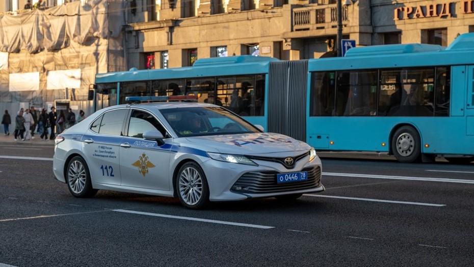 В Петербурге задержали разбойников за нападение на покупателя авто В Петербурге задержали разбойников за нападение на покупателя авто