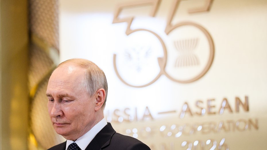 Президент РФ Владимир Путин перед церемонией официальной встречи глав делегаций - участников V Саммита Россия - АСЕАН Президент РФ Владимир Путин перед церемонией официальной встречи глав делегаций - участников V Саммита Россия - АСЕАН