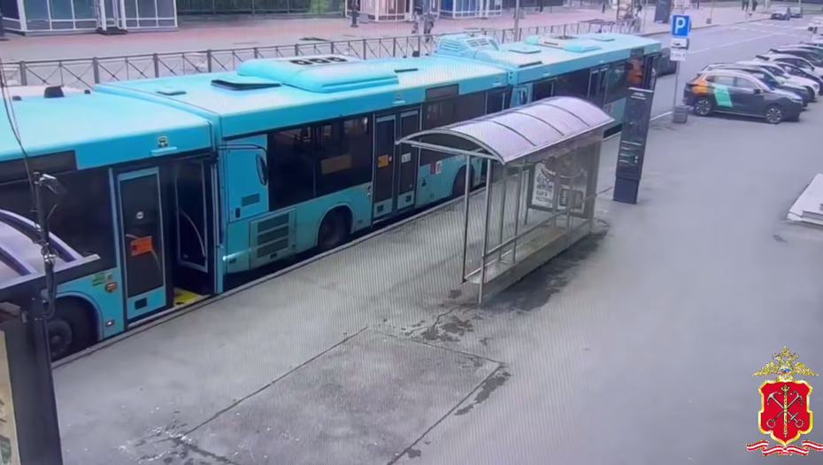 Полиция проводит проверку по факту ДТП трёх автобусов у метро "Парк Победы"