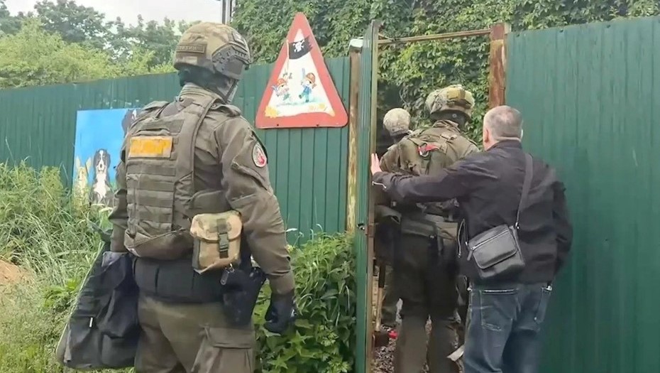 Задержание подозреваемых в организации и участии в экстремистском сообществе в Петербурге. Задержание подозреваемых в организации и участии в экстремистском сообществе в Петербурге.