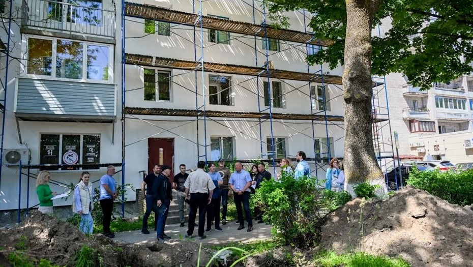 Ивангород готовят ко Дню Ленобласти ремонтами фасадов и благоустройством