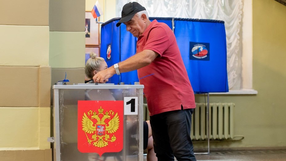 Голосование на избирательном участке в Адмиралтейском районе Петербурга.