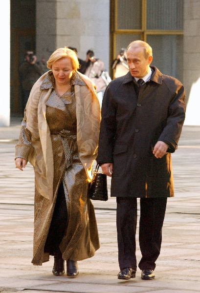 Почему Владимир Путин развелся с женой Людмилой и кто такая Алина Кабаева