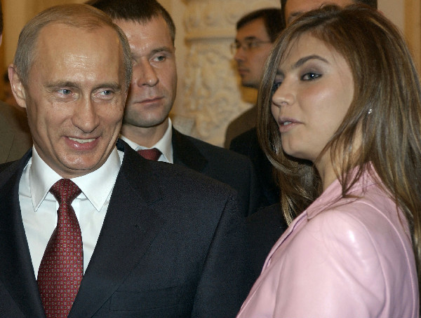 Расследование соратников Навального о бывшей жене Путина - что в нем?